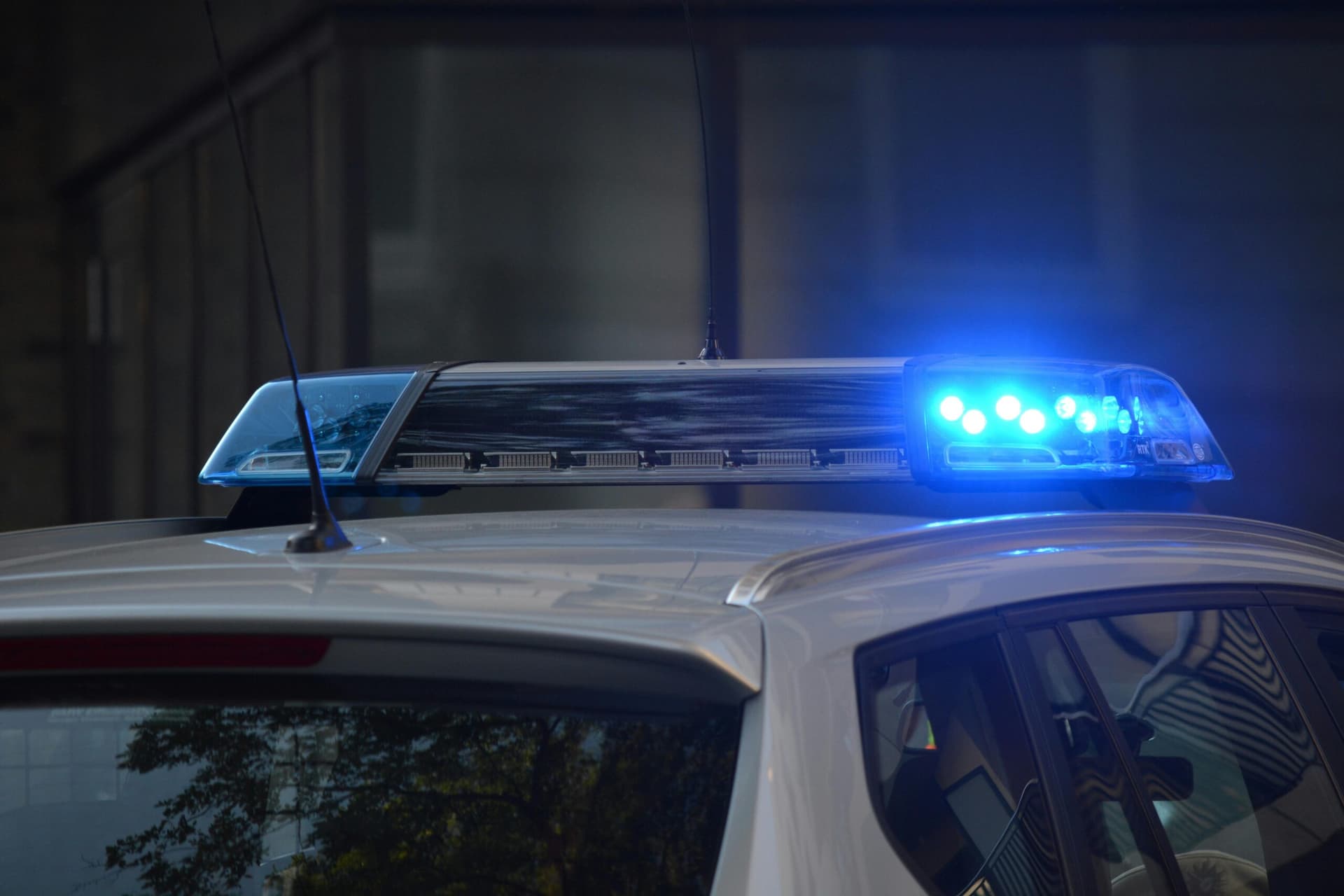 Flatbrand op zesde etage in Amsterdam laait op