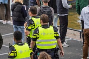 Politie zoekt verdachten na gewapende overval