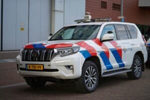 Bestuurder raakt gewond bij auto-ongeluk in Tjerkgaast
